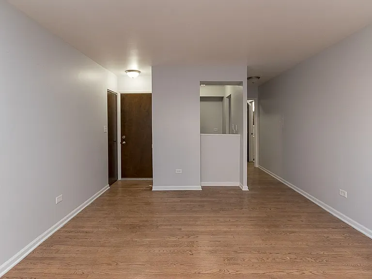 1040 Hollywood — Photo 14