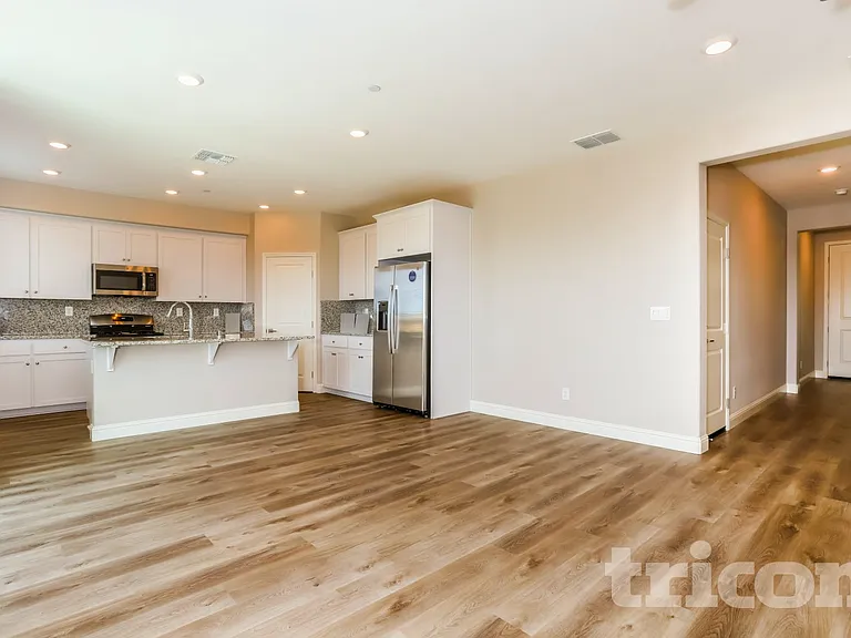 1232 Victorian St — Photo 4