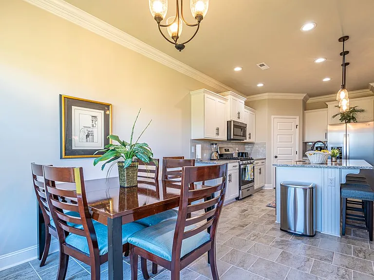 Tallulah Dr — Photo 25