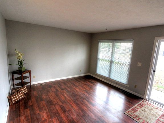 4th image of 2212 Dickey Dr