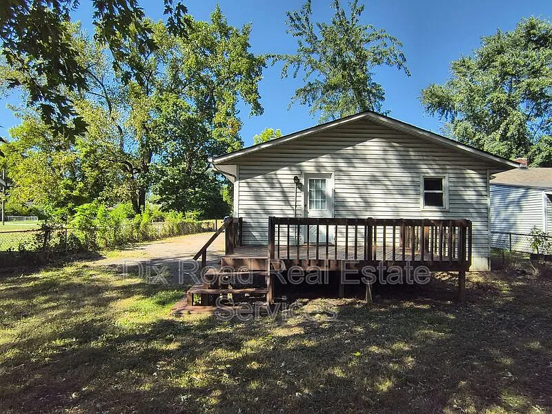 3 bed, 1.0 bath, 1192 sqft, $1,125 — Photo 4