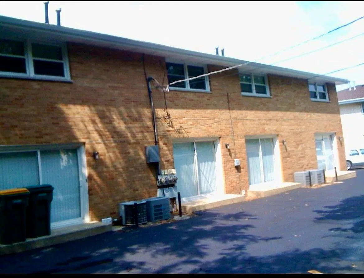 2 bed, 1.5 bath, $1,200 — Photo 2
