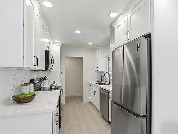 5th image of 1058 Denver Dr