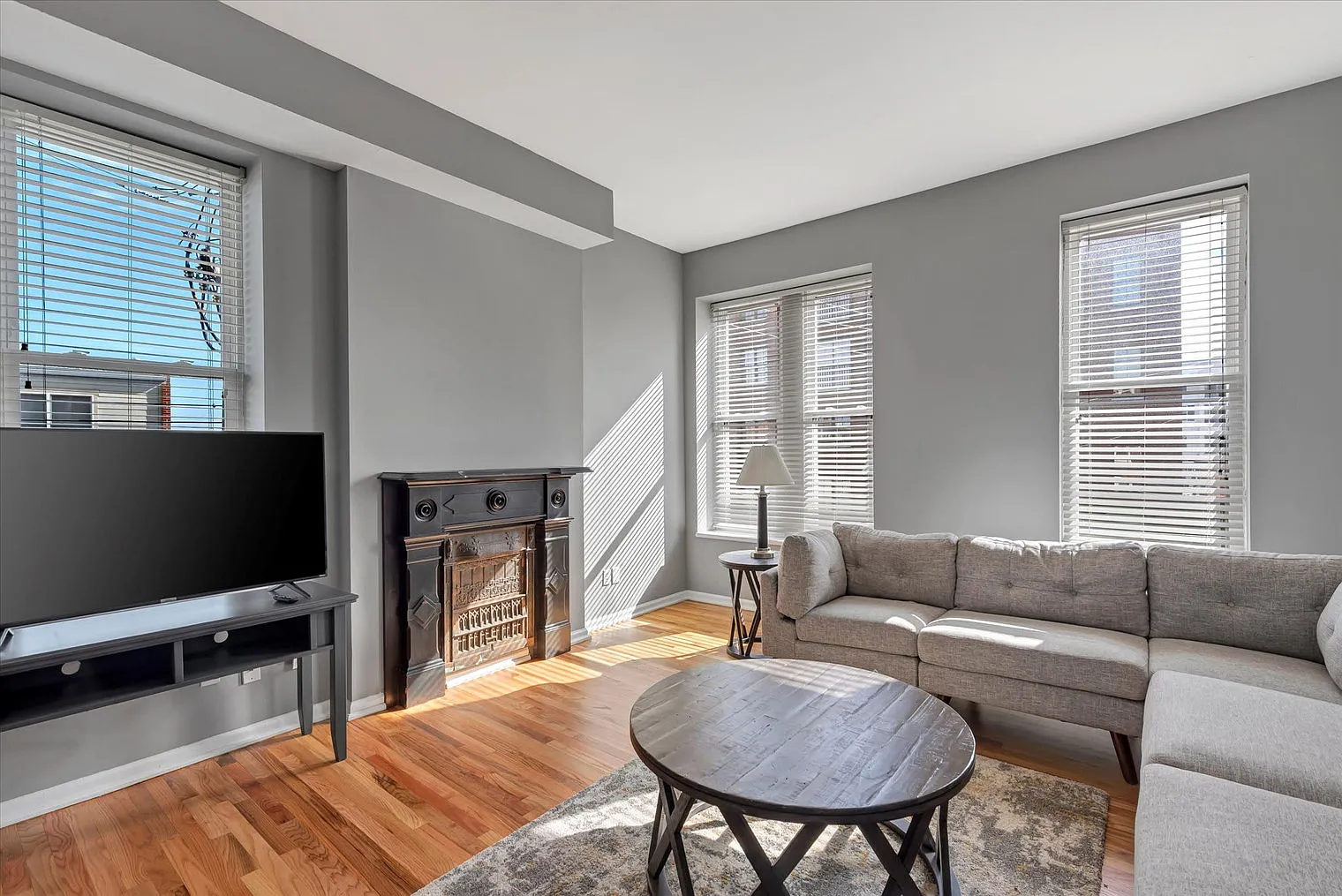 3 bed, 2.0 bath, 1593 sqft, $3,975 — Photo 1