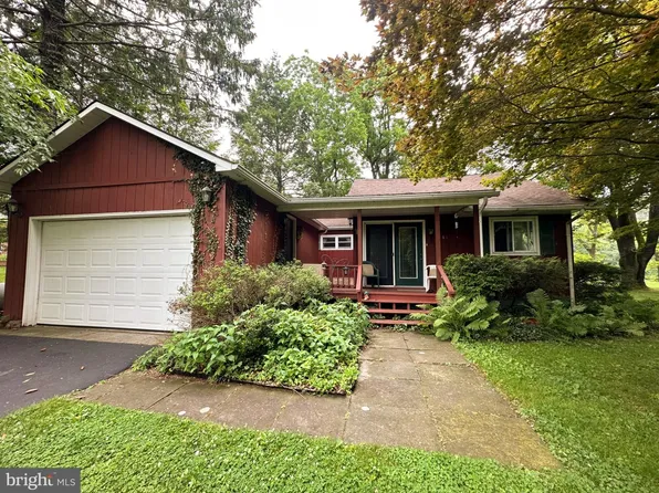 1541 Torbert Ln, Jersey Shore, PA 17740