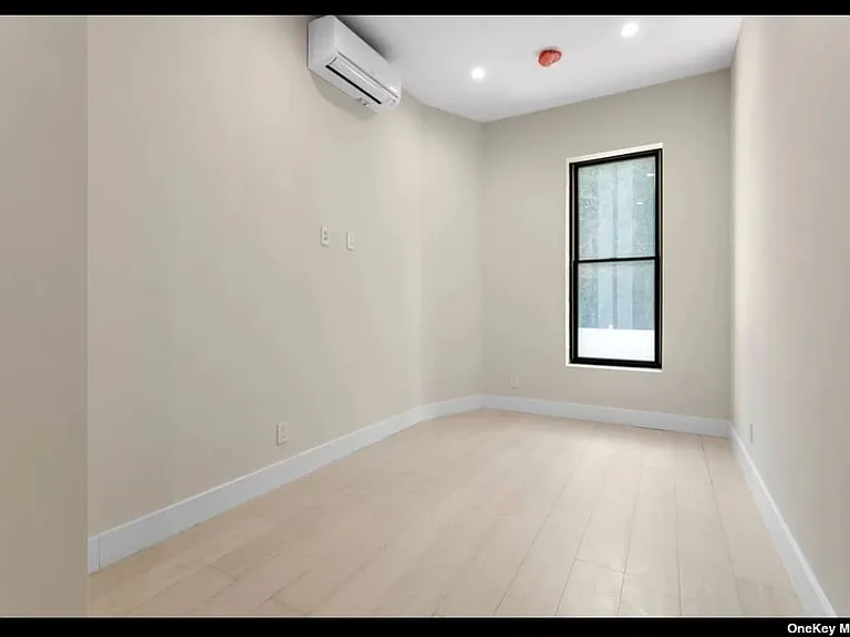 370 Marion St #2 — Photo 7