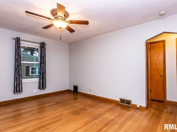 3rd image of 4115 Fairview Dr
