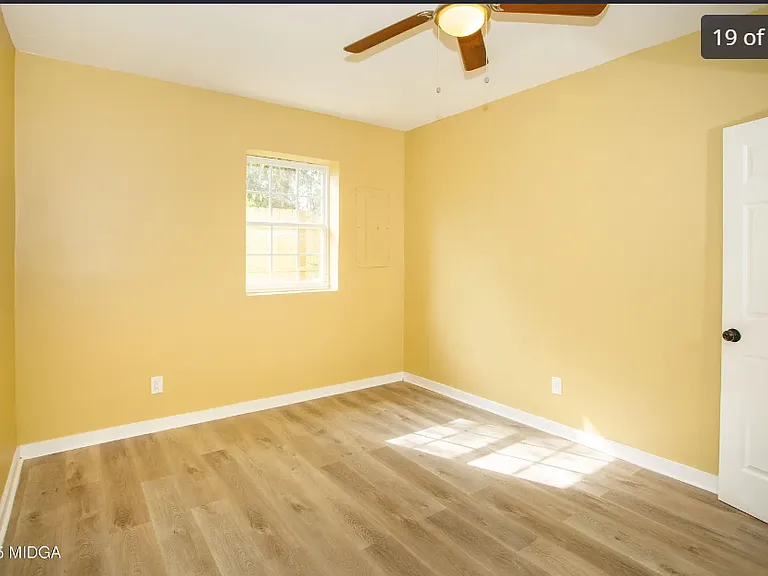 955 Putnam St — Photo 6