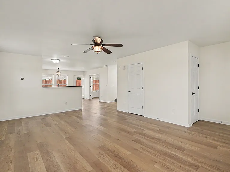 201 Buckboard Ln — Photo 4
