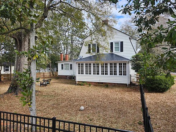 5th image of 1006 10th Ave.