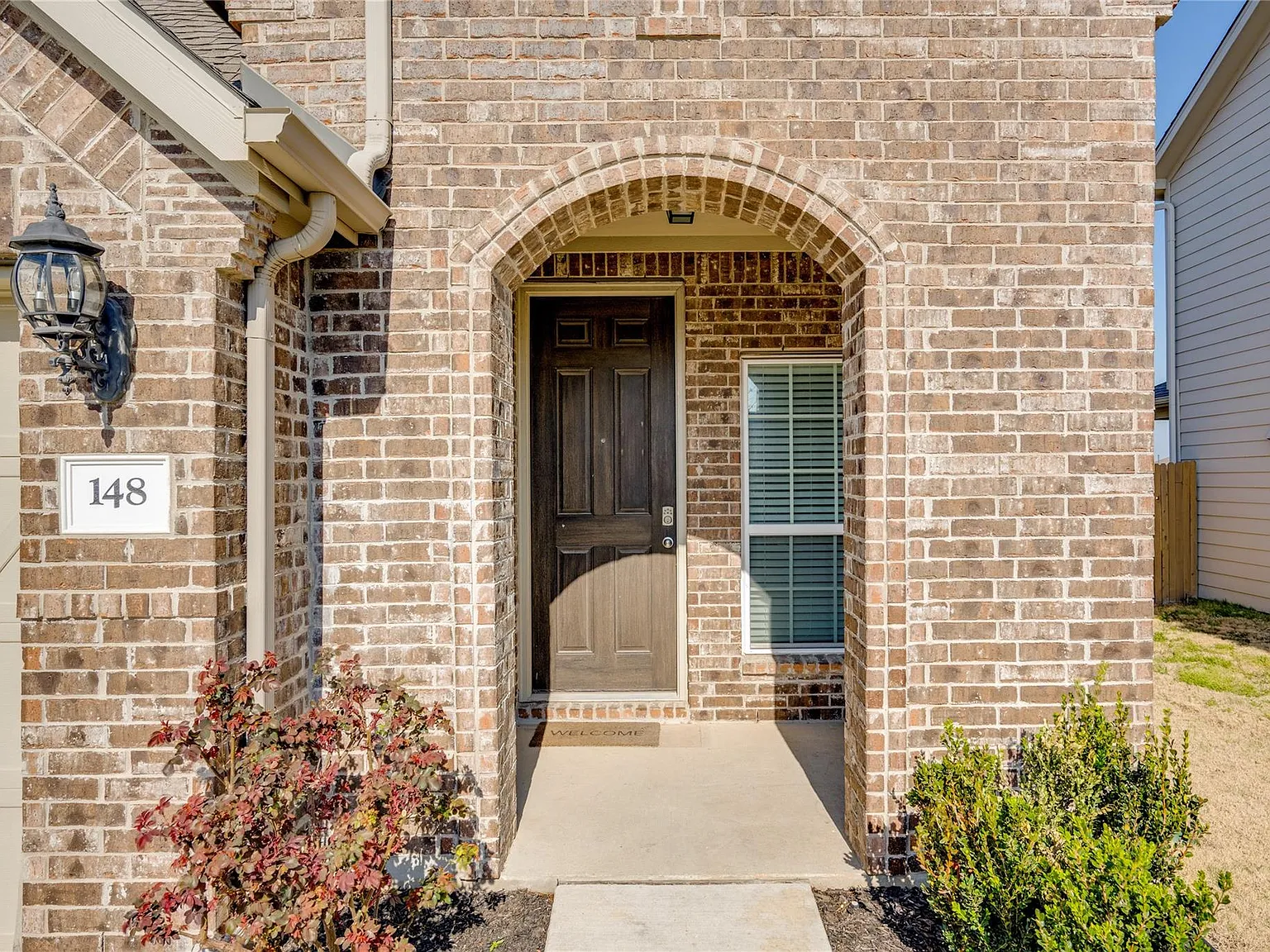 3 bed, 2.0 bath, 1520 sqft, $1,999 — Photo 1