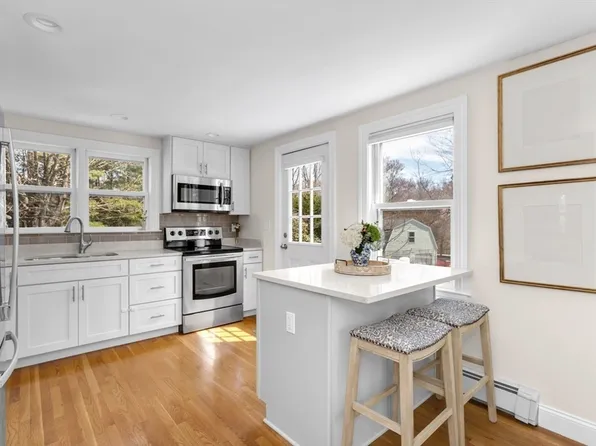 150 Central St, Foxboro, MA 02035
