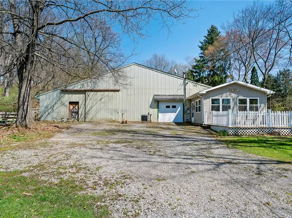 118 Horseshoe Dr S, Freeport, PA 16229