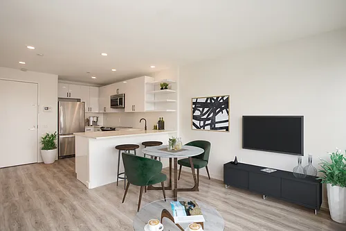 387 Manhattan Ave #2D Photo 1