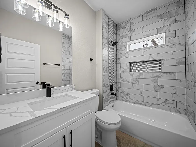929 Green Meadow Ln #B — Photo 9
