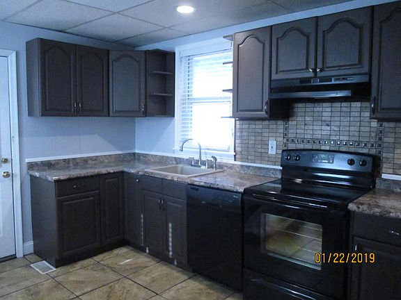 Eat-in kitchen, bright and sunny direct access to rear covered deck