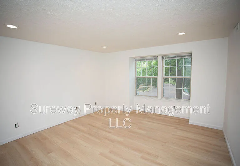 142 Kenwood Dr — Photo 13