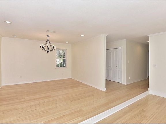 5th image of 2635 Venetian Way