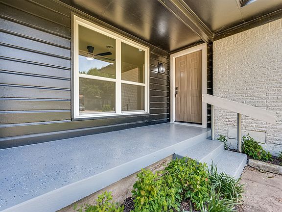 3rd image of 318 Parkwood Pl