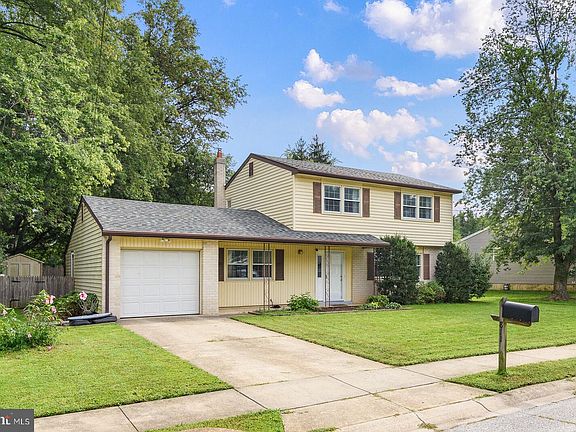 2nd image of 811 Bradford Ln
