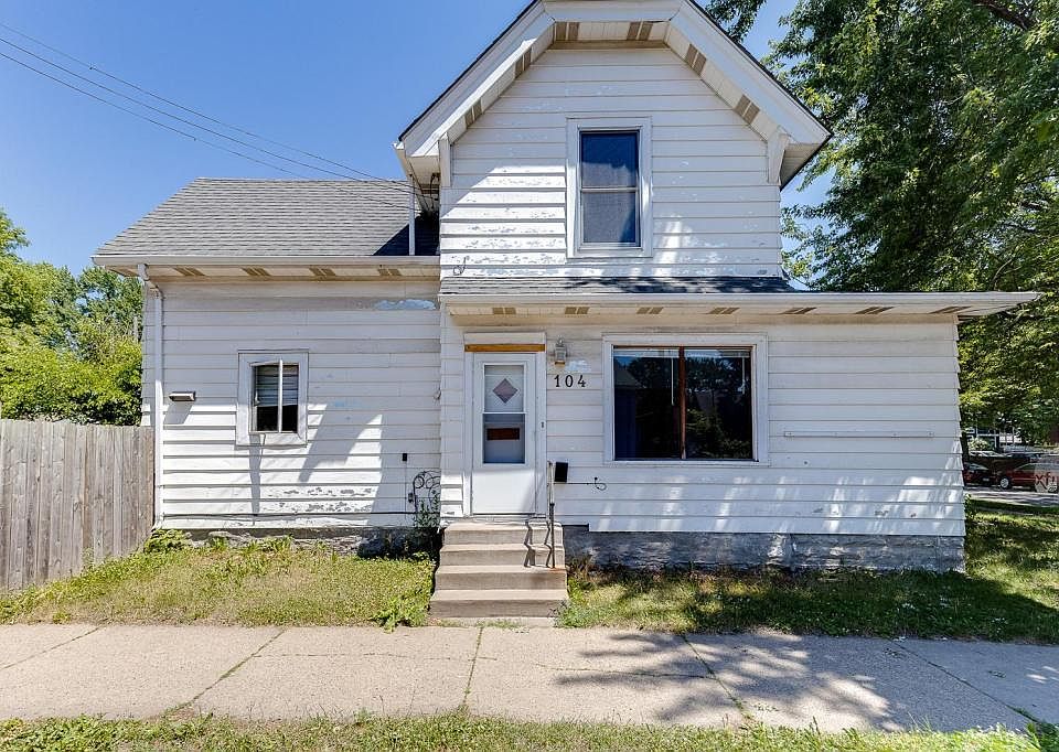 1st image of 104 Dale St N