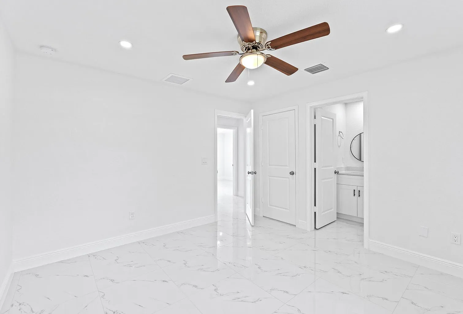 616 S Pine St — Photo 4