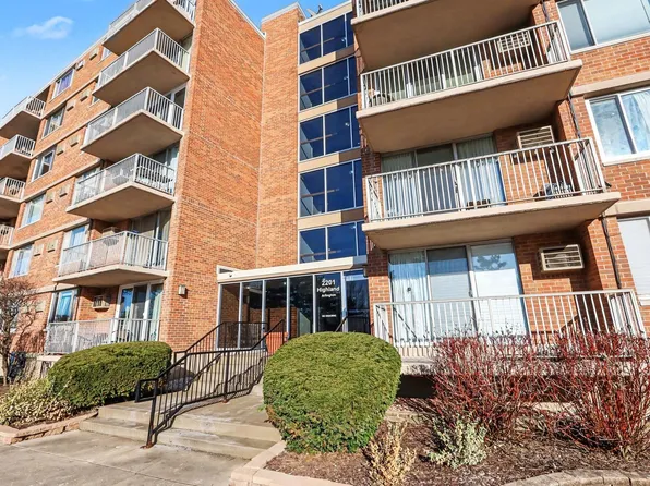 2201 S Highland Ave APT 4L, Lombard, IL 60148