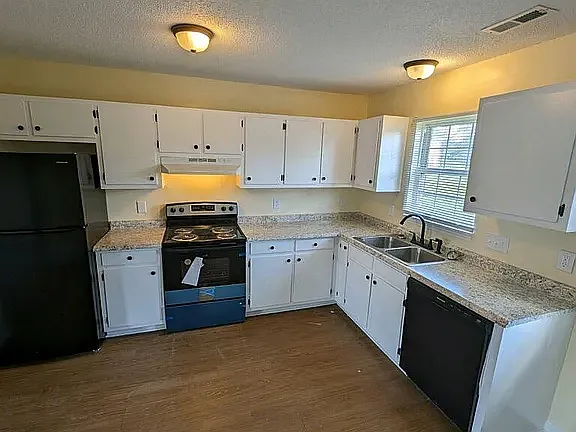 427 Elmira St #B — Photo 3