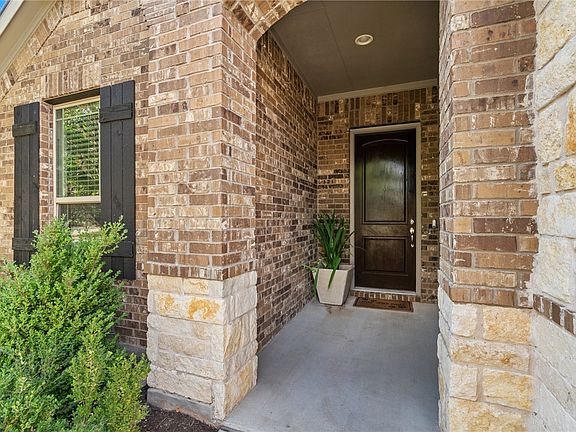 3rd image of 453 Vista Gardens Dr