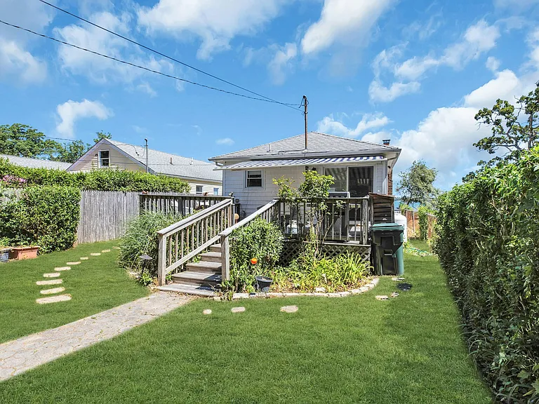135 Noyac Ave — Photo 36