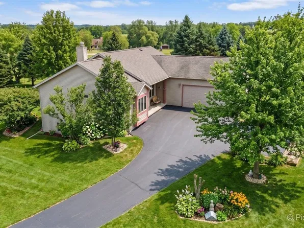 17-130 Edgewater Dr, Lanark, IL 61046