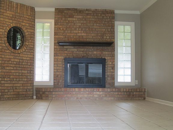 5th image of 302 Oak Park Dr
