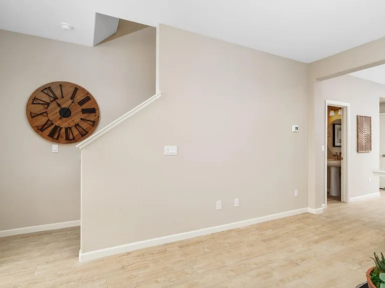 1108 Vanguard Way W — Photo 7