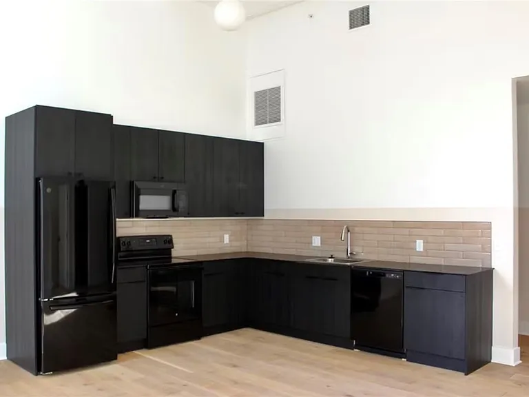 30 W Broad St #307 — Photo 2