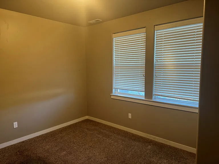 1298 N Tyra Ave — Photo 16