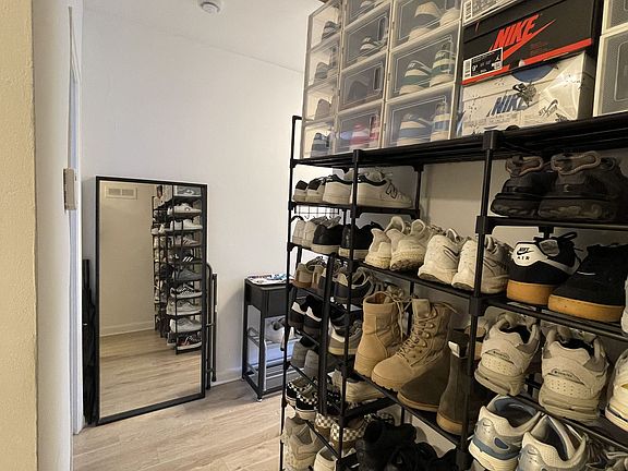 4th image of 2940 Dundas St W #4