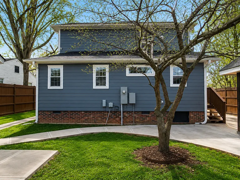 2511 Yadkin Ave — Photo 16