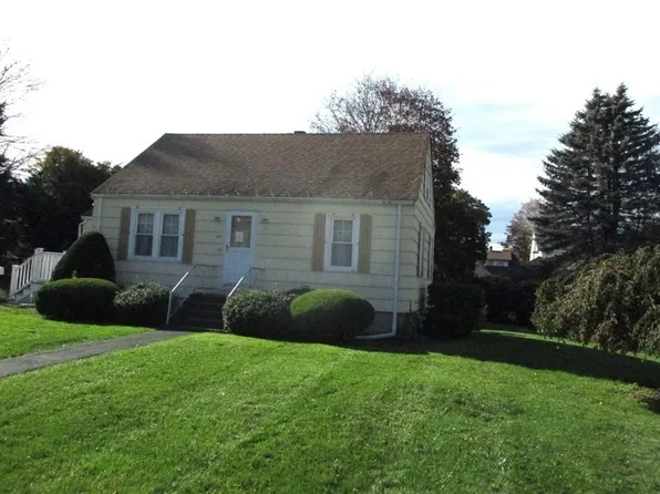 57 S New St, Haverhill, MA 01835