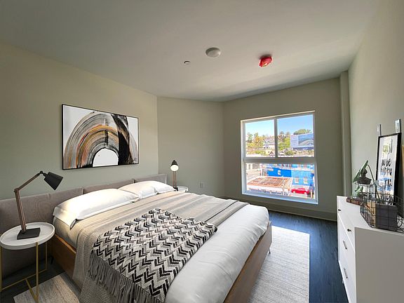 2nd image of 2022 W Sunset Blvd #305