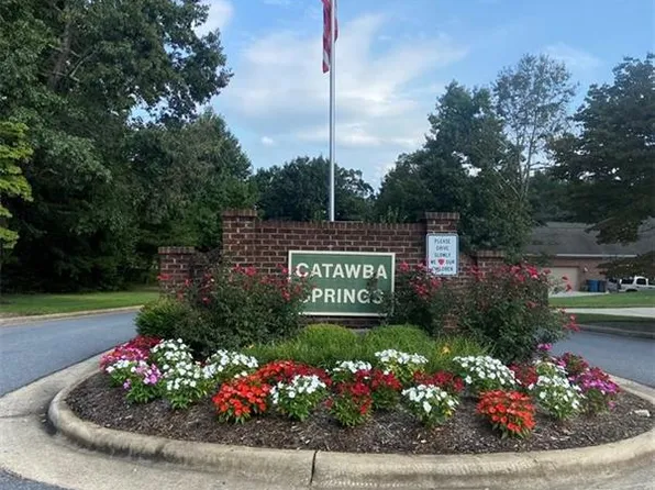 5026 Woodwinds Dr NE, Hickory, NC 28601