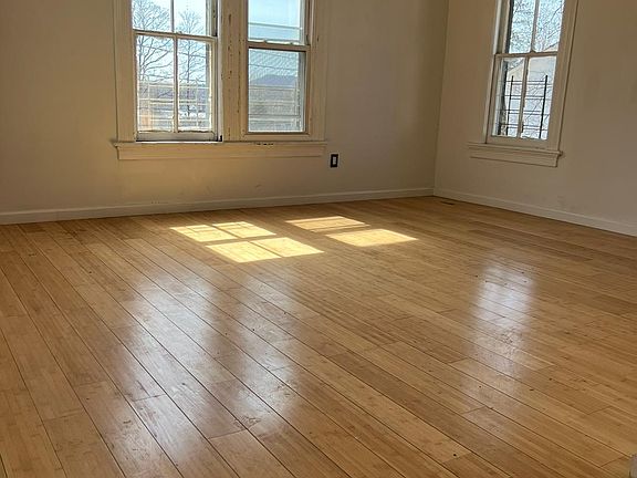 4th image of 221 E Main St #2