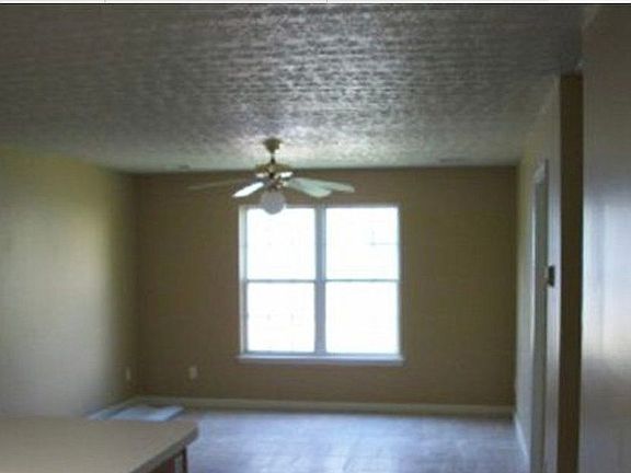 3rd image of 609 Jennings Dr