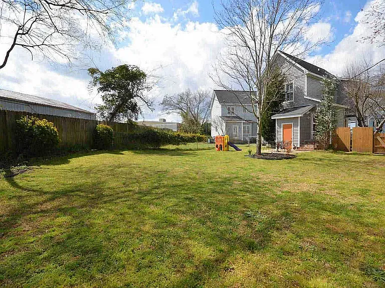 121 Ashley Ct — Photo 3