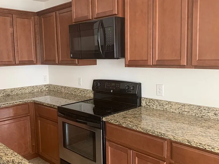 5725 Lacar Way — Photo 3