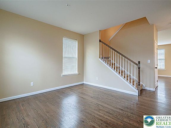 4th image of 233 Snapdragon Way