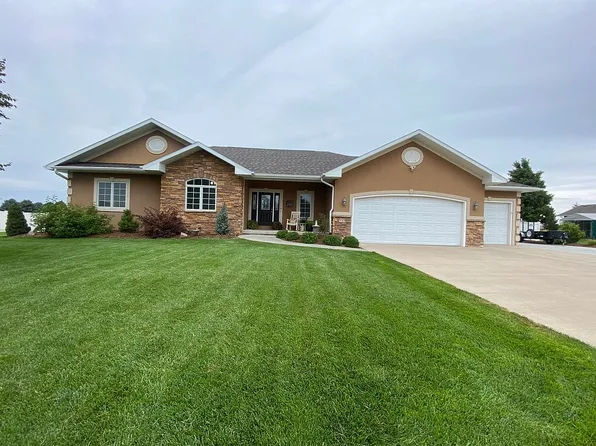 737 E Briarwood Ln, North Platte, NE 69101