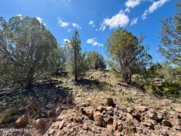 79 N West Arrowhead Trl, Ash Fork, AZ 86320