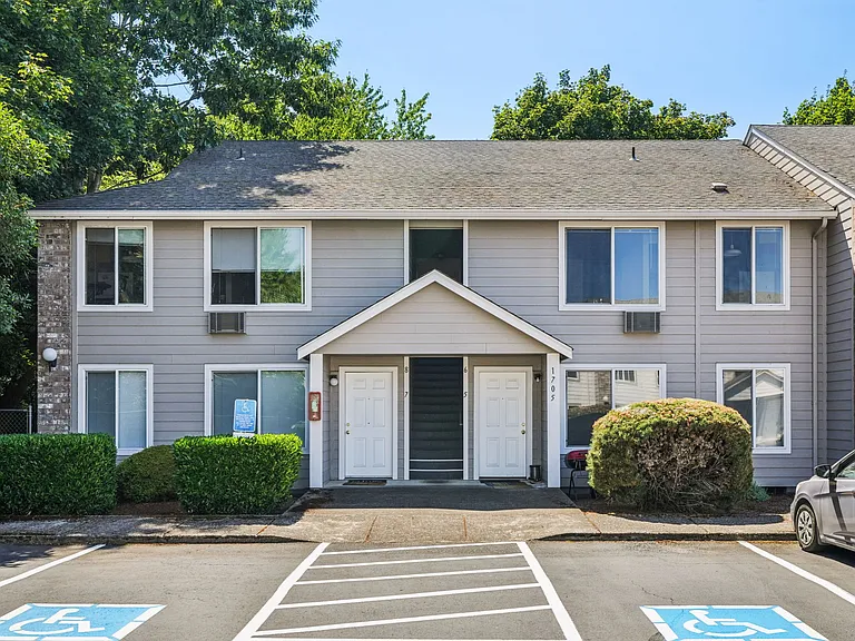 Madras Apartments — Photo 34