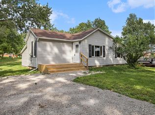 1045 Canaris St, Constantine, MI 49042