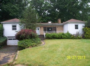 2808 Grassy Branch Rd, Bluefield, WV 24701